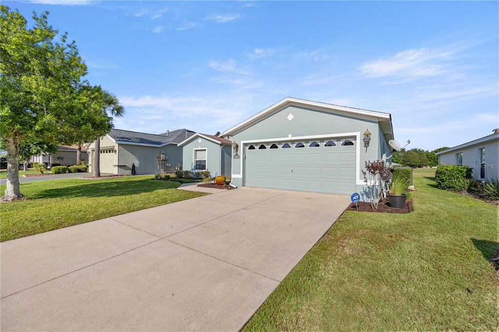 15813 Southwest 16th Avenue Road Ocala, FL 34473 - Photo 2 of 33 a front view of a house with a yard