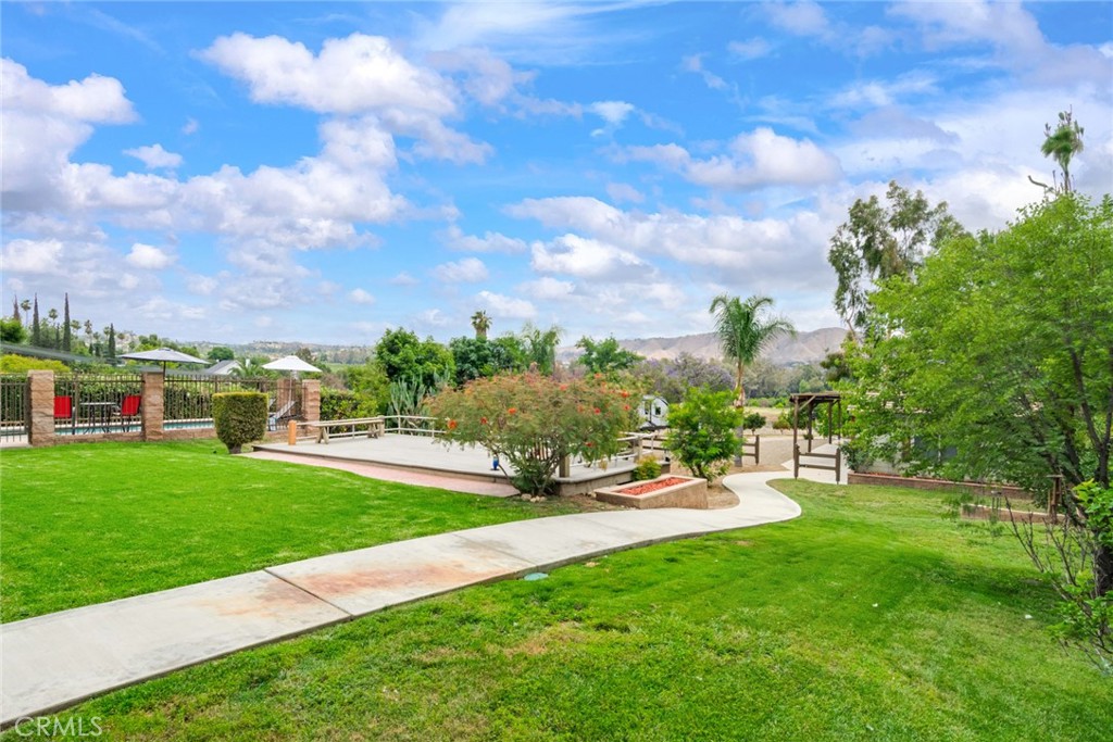 2886 McAllister Street Riverside, CA 92503 - Photo 32 of 47 Pathway to shop and rear of property