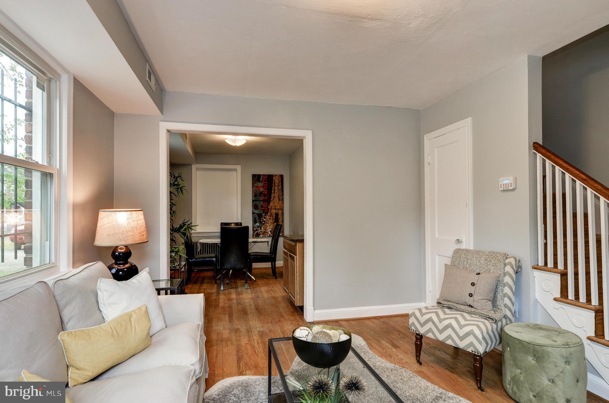 435 20th Street Northeast Washington, DC 20002 - Photo 2 of 12 Living Room