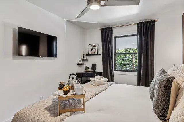 $3,900 | 806 18th Avenue South, Unit 207, Nashville, TN 37203