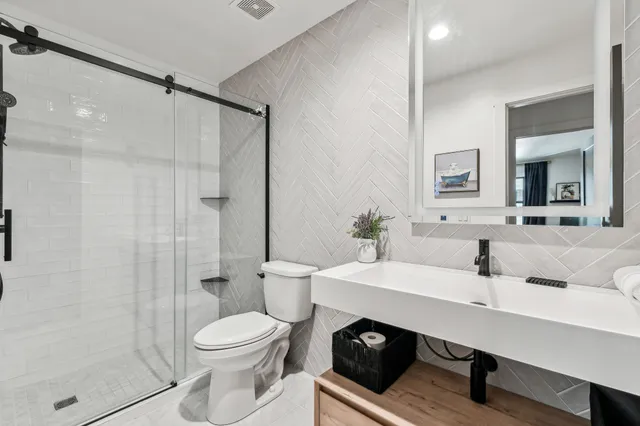 $3,900 | 806 18th Avenue South, Unit 207, Nashville, TN 37203