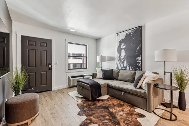 $3,900 | 806 18th Avenue South, Unit 207, Nashville, TN 37203