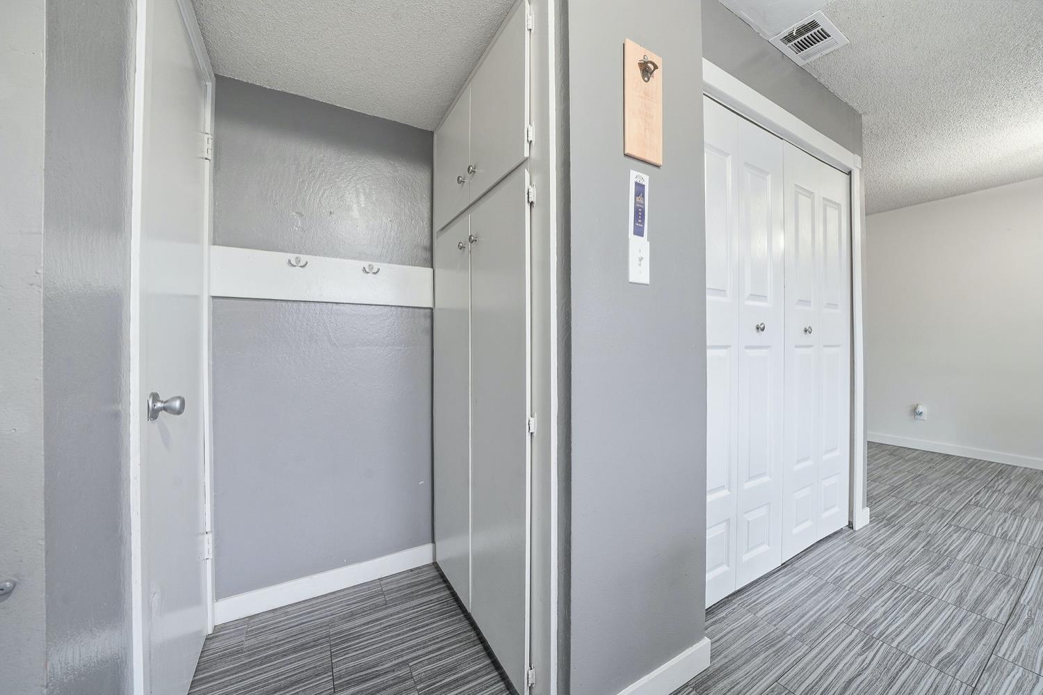 27 Omaha Court Sacramento, CA 95823 - Photo 17 of 43 a view of a bathroom from a hallway