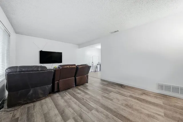 $269,900 | 27 Omaha Court, Sacramento, CA 95823