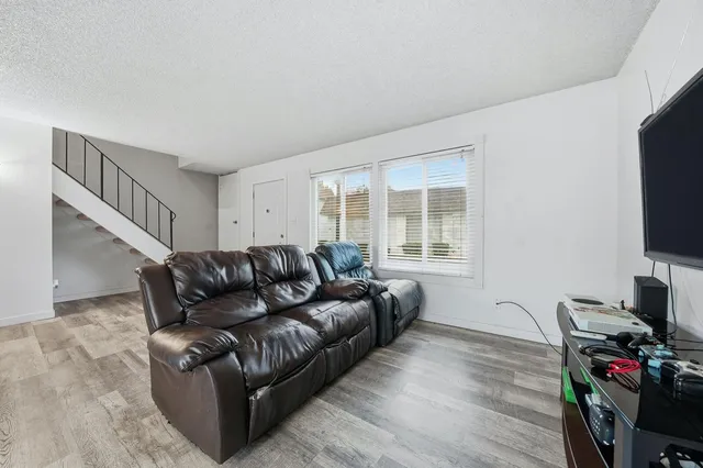 $269,900 | 27 Omaha Court, Sacramento, CA 95823