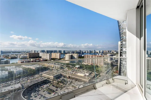 $35,000 | 16901 Collins Avenue, Unit 3005, Sunny Isles Beach, FL 33160