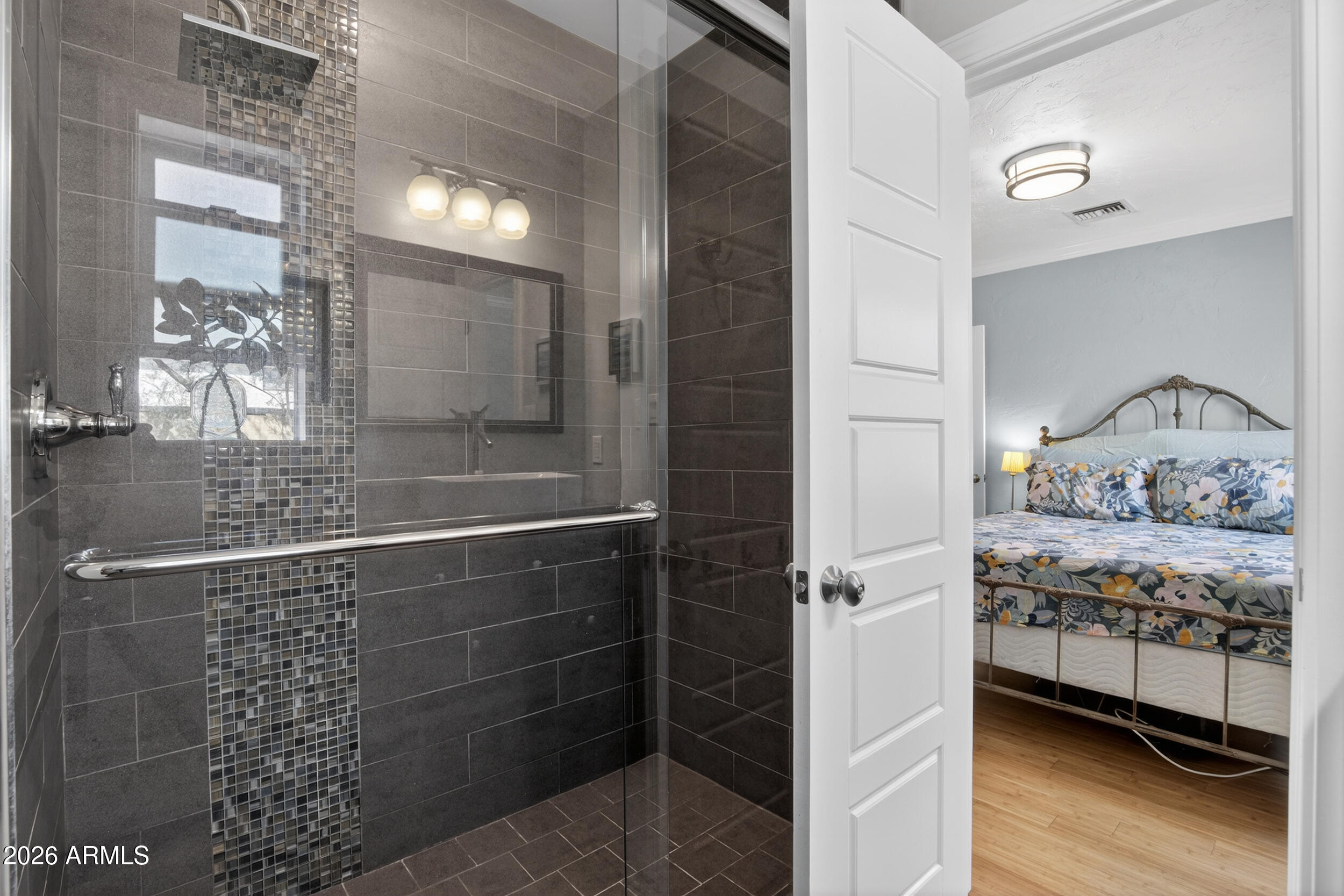 1242 East Edgemont Avenue Phoenix, AZ 85006 - Photo 20 of 40 En-suite Tiled Shower