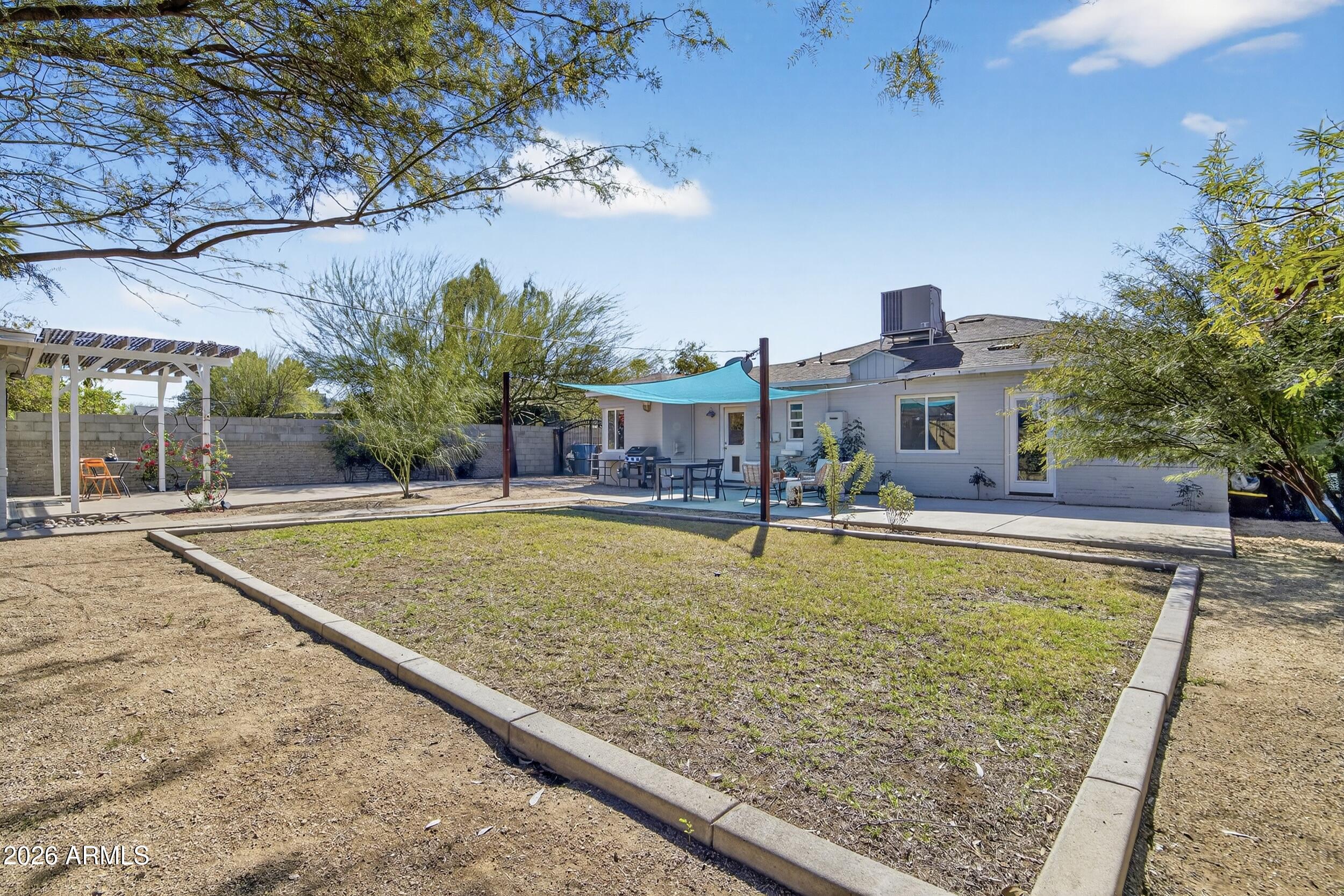 1242 East Edgemont Avenue Phoenix, AZ 85006 - Photo 37 of 40 Grassy Area