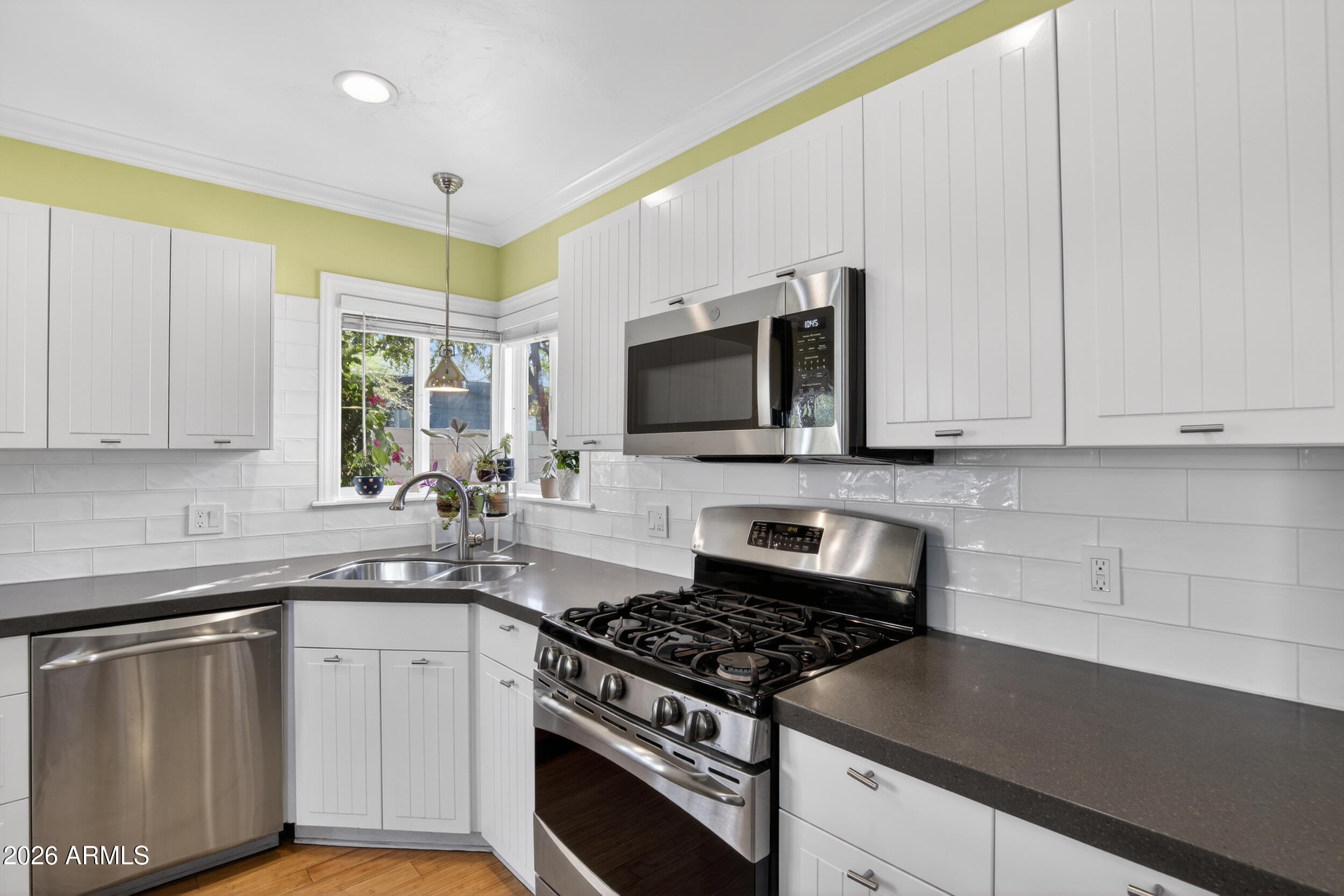 1242 East Edgemont Avenue Phoenix, AZ 85006 - Photo 6 of 40 Gas Range