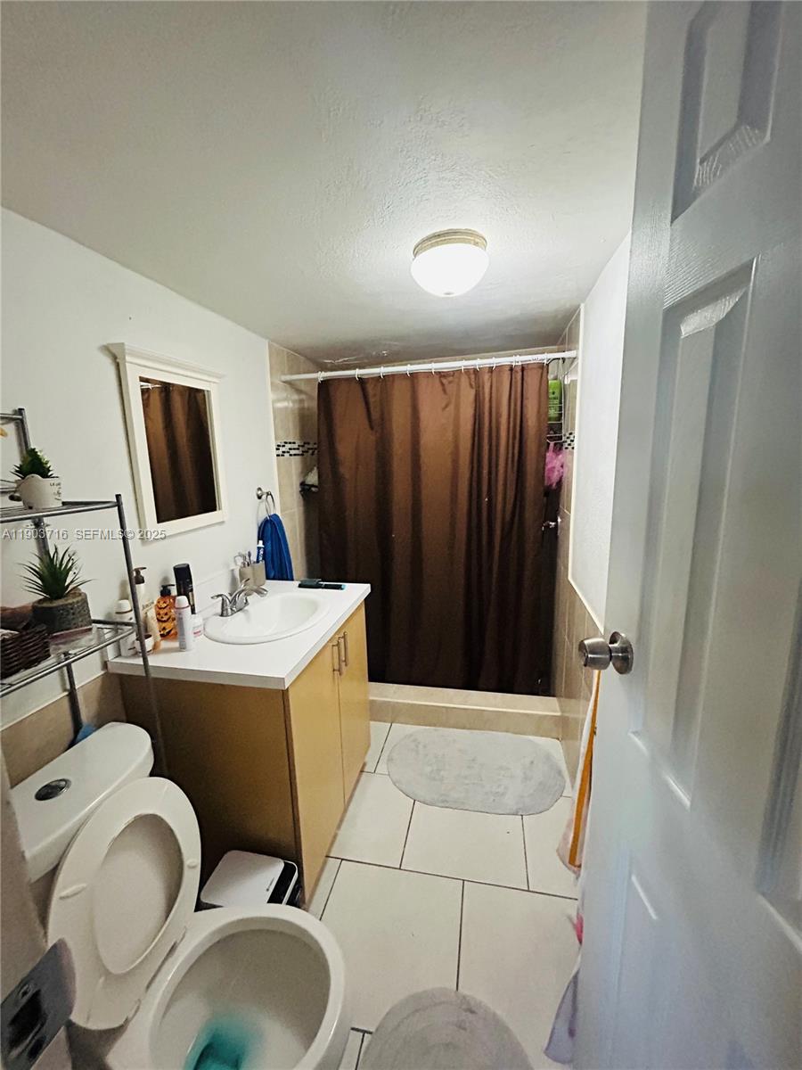 244 Southwest 36th Avenue Miami, FL 33135 - Photo 7 of 17 a living room with furniture