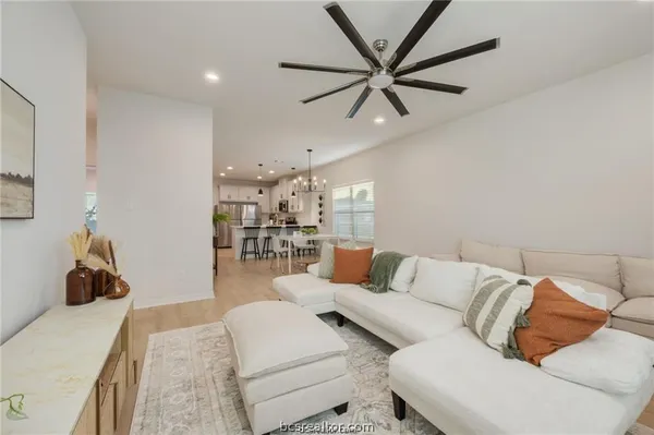 $3,400 | 216 Richards Street, College Station, TX 77840