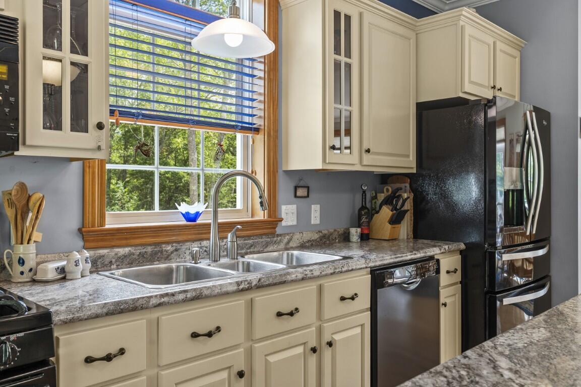 29 Wiscasset Road Boothbay, ME 04537 - Photo 15 of 57 14
