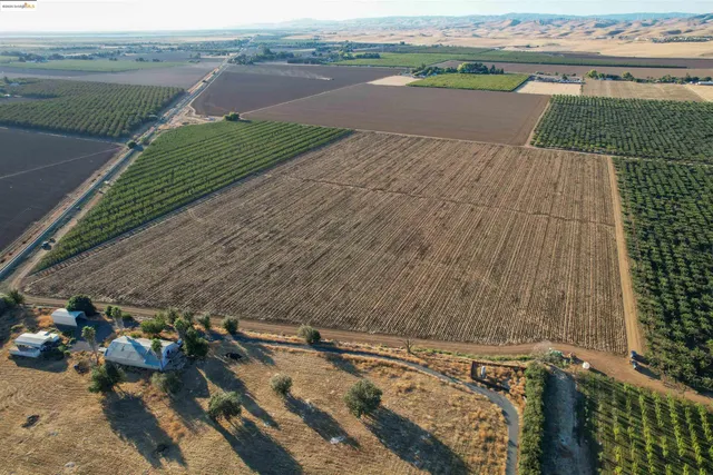 a view of a tennis court