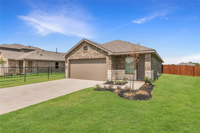 $2,100 | 125 Driftoak Drive, Boyd, TX 76023