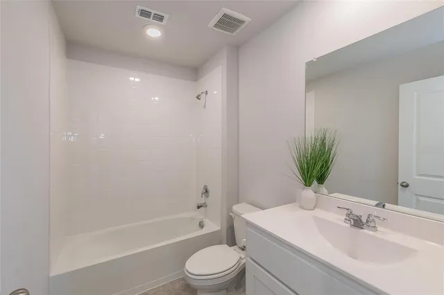 $2,100 | 125 Driftoak Drive, Boyd, TX 76023