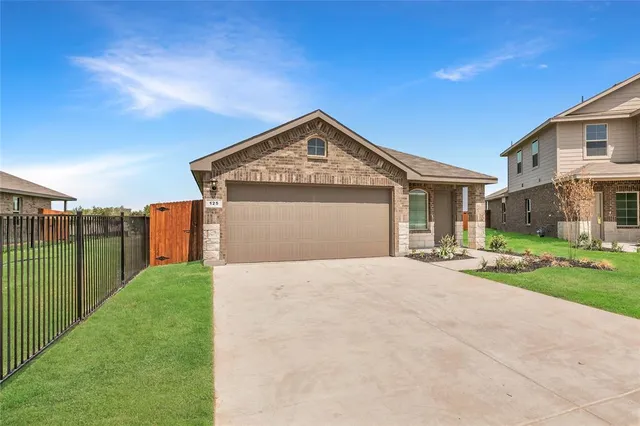 $2,100 | 125 Driftoak Drive, Boyd, TX 76023