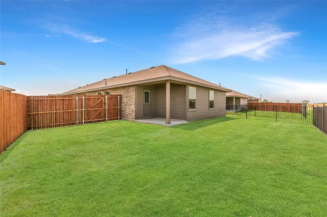 $2,100 | 125 Driftoak Drive, Boyd, TX 76023