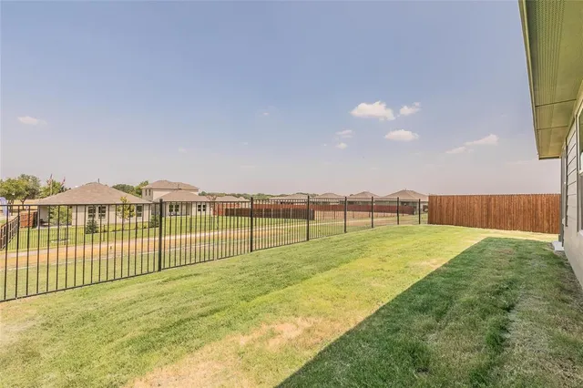 $2,100 | 125 Driftoak Drive, Boyd, TX 76023
