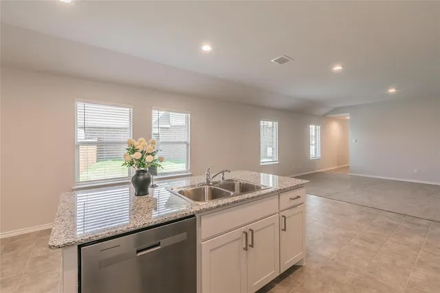 $2,100 | 125 Driftoak Drive, Boyd, TX 76023