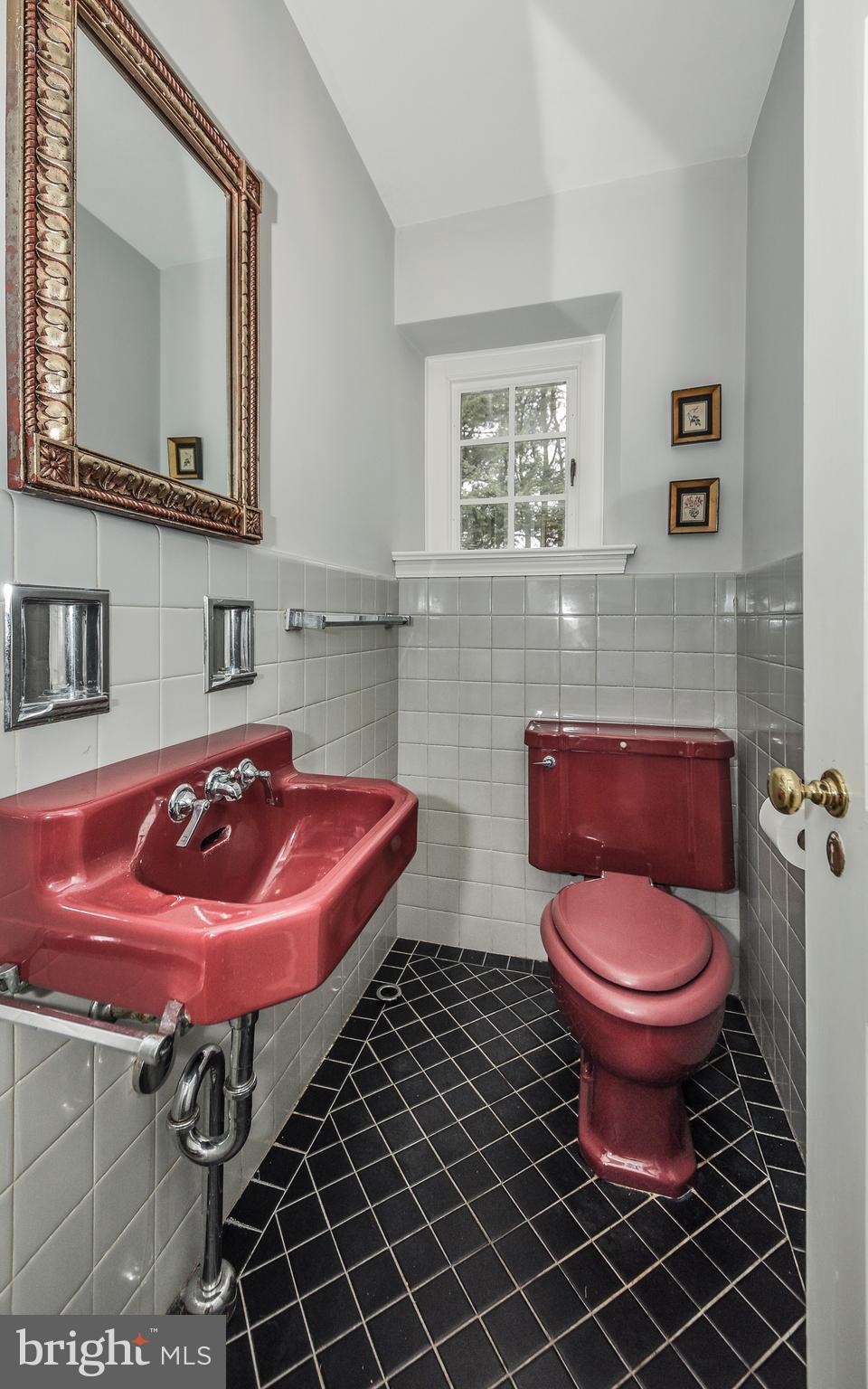 407 Newbold Road Jenkintown, PA 19046 - Photo 21 of 45 1st Floor Powder Room