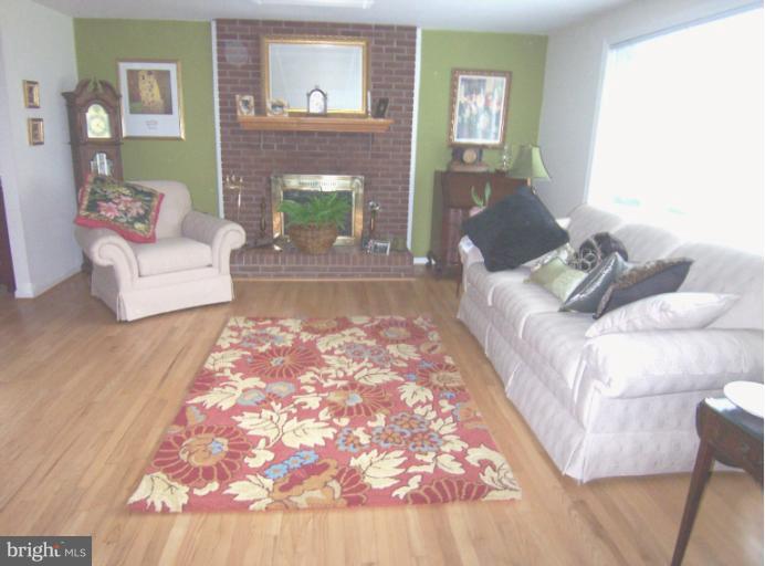 17530 Wesley Chapel Road Monkton, MD 21111 - Photo 24 of 30 living room