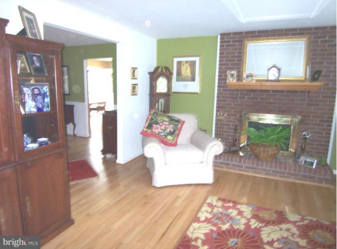 17530 Wesley Chapel Road Monkton, MD 21111 - Photo 26 of 30 Iiving room