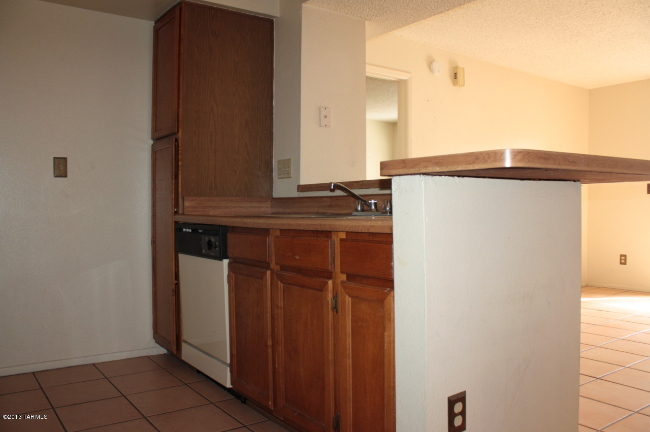 2172 North Pantano Road, Unit 116 Tucson, AZ 85715 - Photo 6 of 16 Gallery Image 6