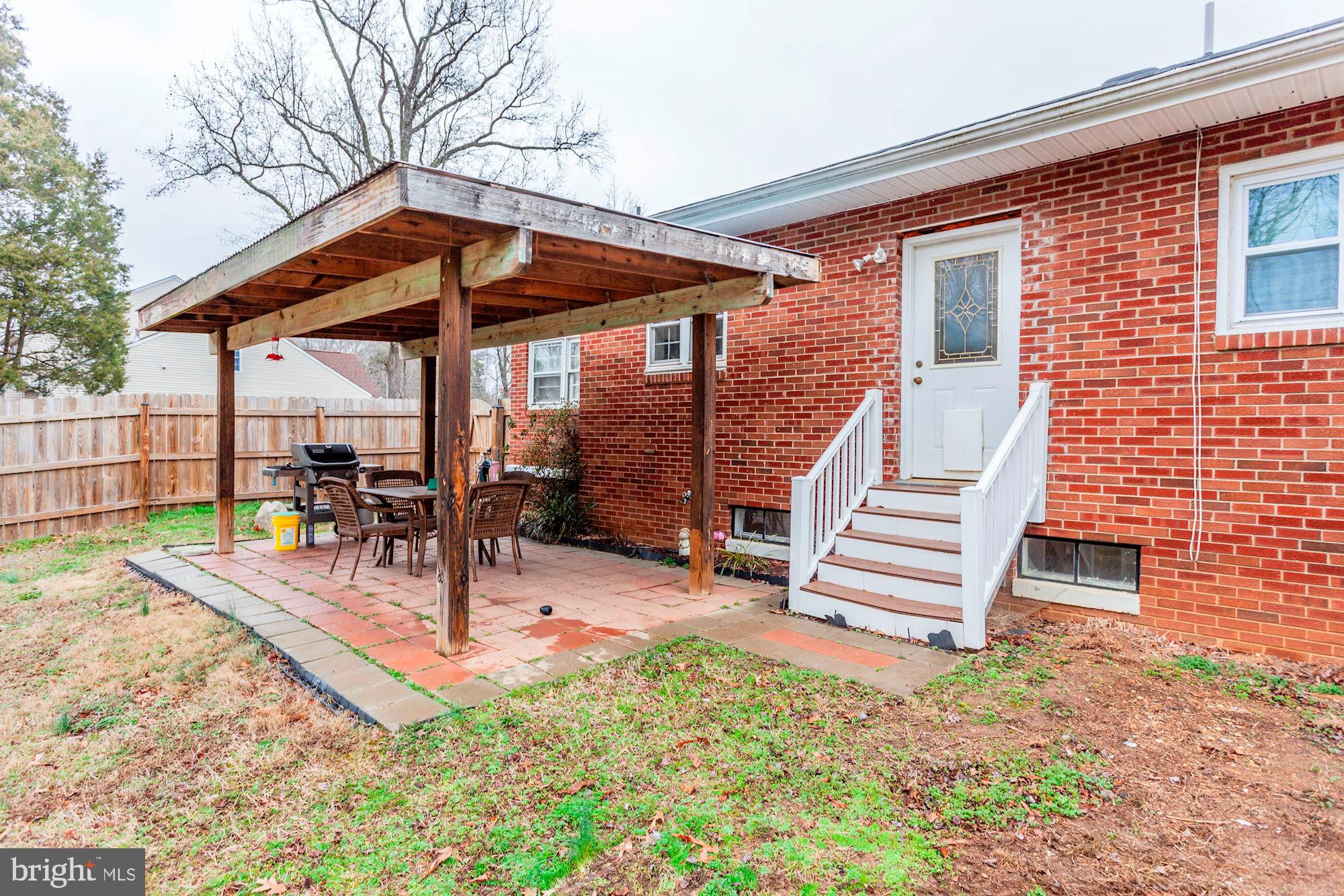 901 Ficklen Road Fredericksburg, VA 22405 - Photo 30 of 38 Great area for alfresco dining!
