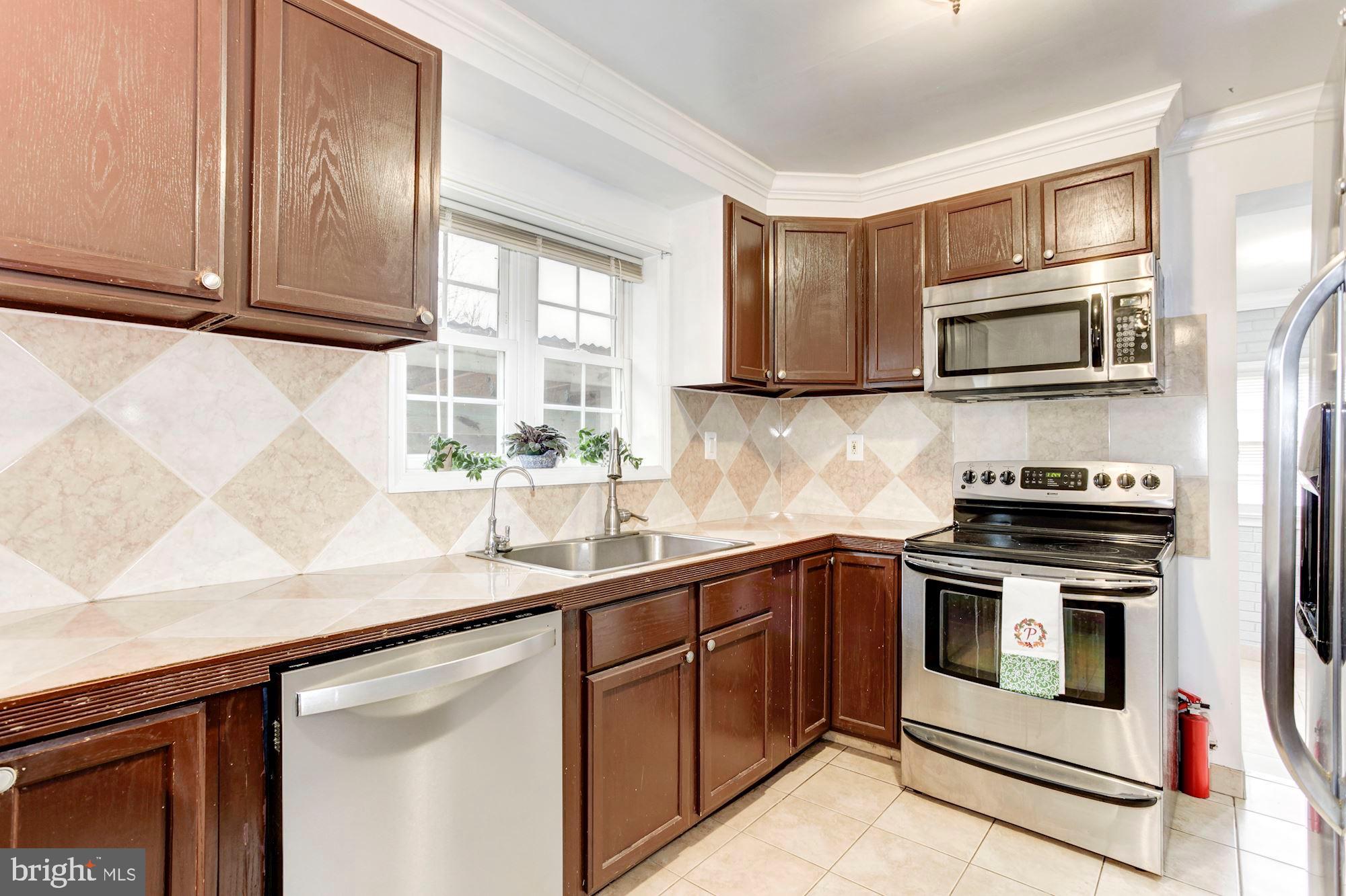 901 Ficklen Road Fredericksburg, VA 22405 - Photo 10 of 38 Updated kitchen appliances.