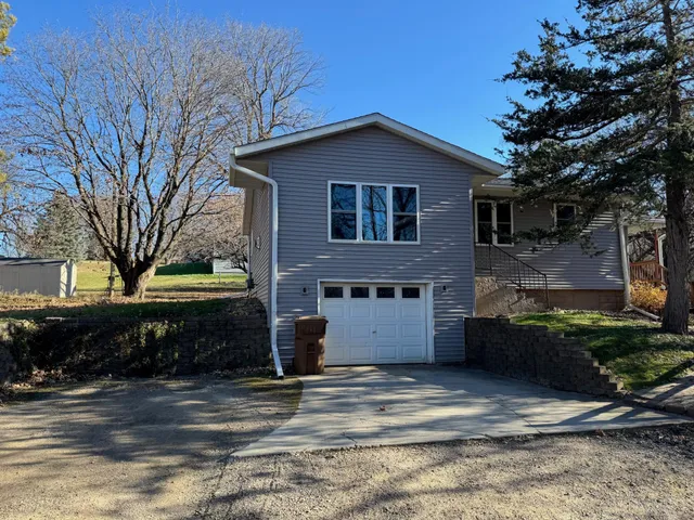 $124,900 | 1508 Ridgeview Drive, Montevideo, MN 56265