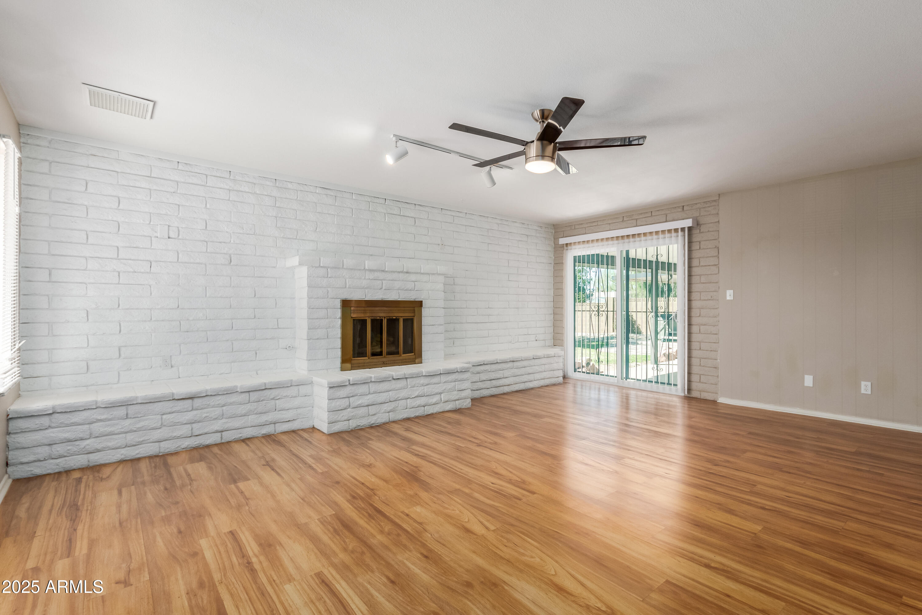 3901 West Davidson Lane Phoenix, AZ 85051 - Photo 12 of 43 08BC34F9-27B5-4995-8D48-261723C1F94A