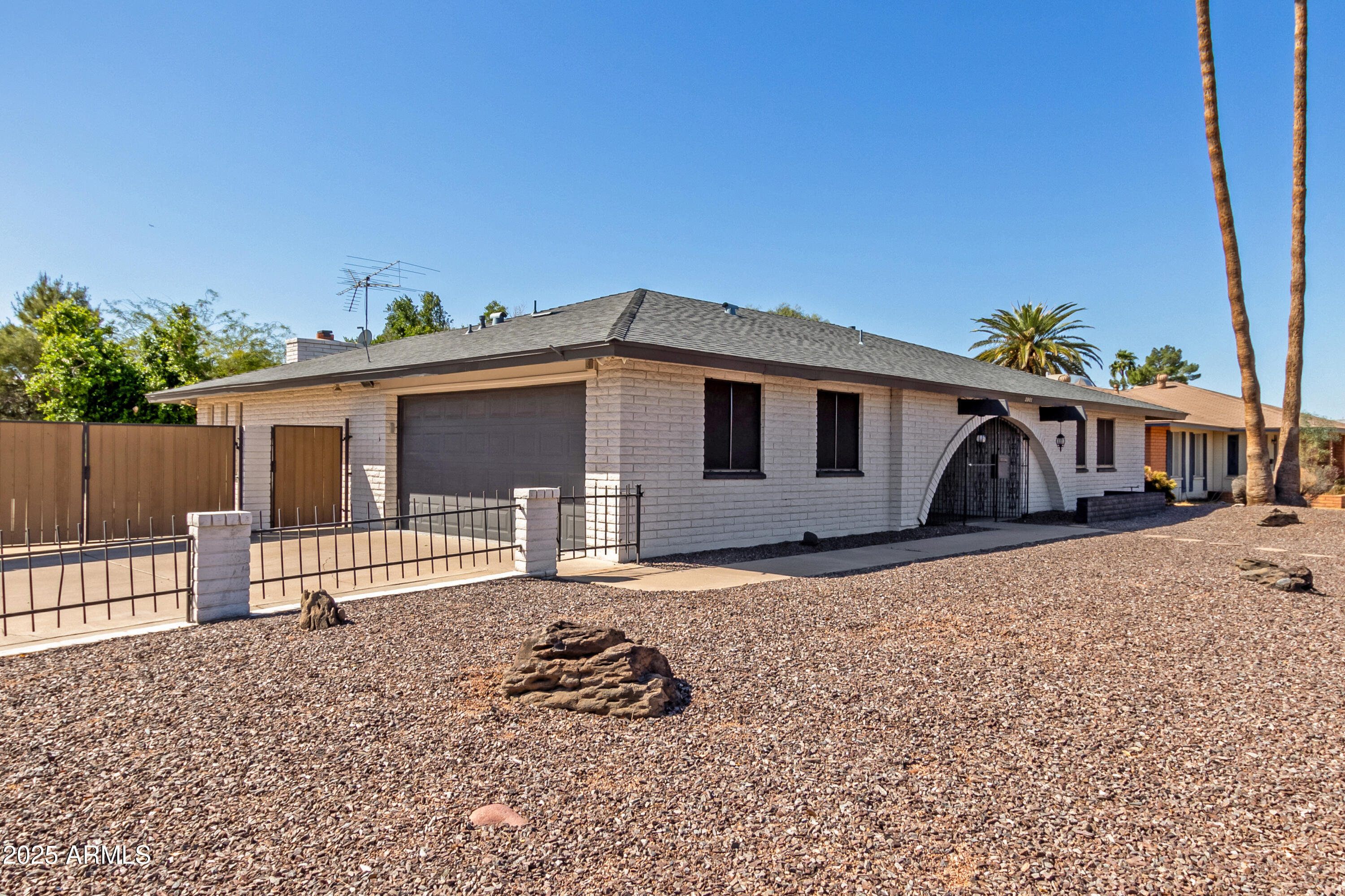 3901 West Davidson Lane Phoenix, AZ 85051 - Photo 2 of 43 25AAB555-EBD3-424A-940B-ADAE27AADD1D