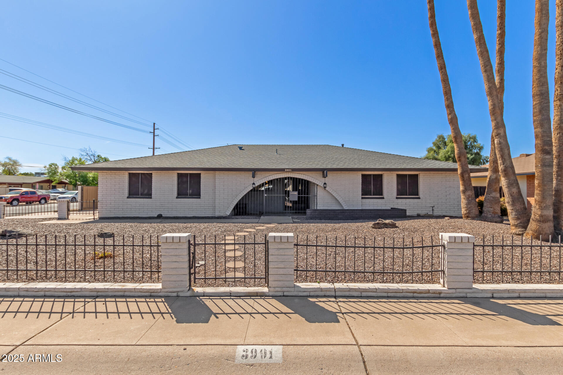 3901 West Davidson Lane Phoenix, AZ 85051 - Photo 4 of 43 01 Davidson