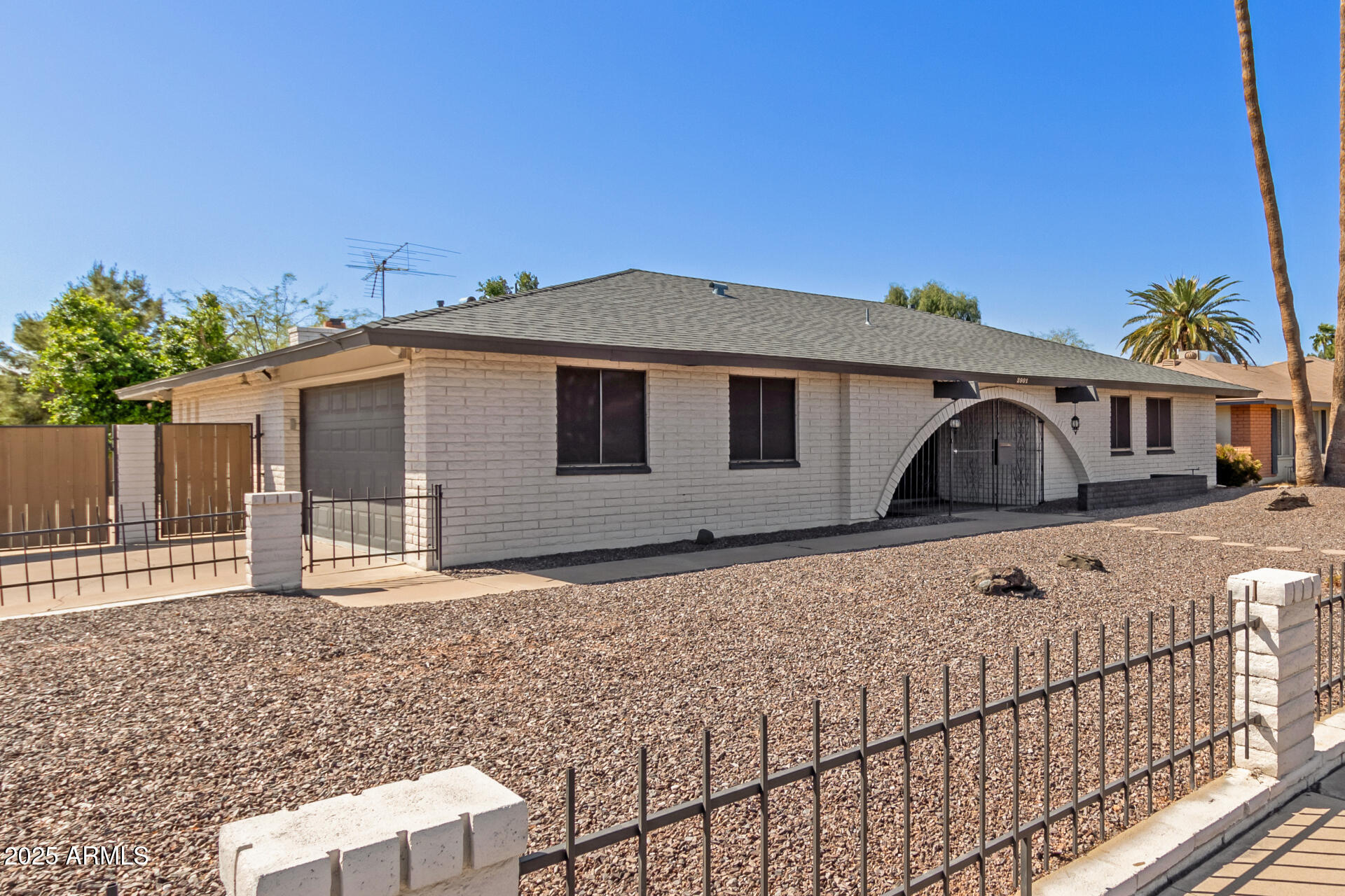 3901 West Davidson Lane Phoenix, AZ 85051 - Photo 5 of 43 08 Davidson