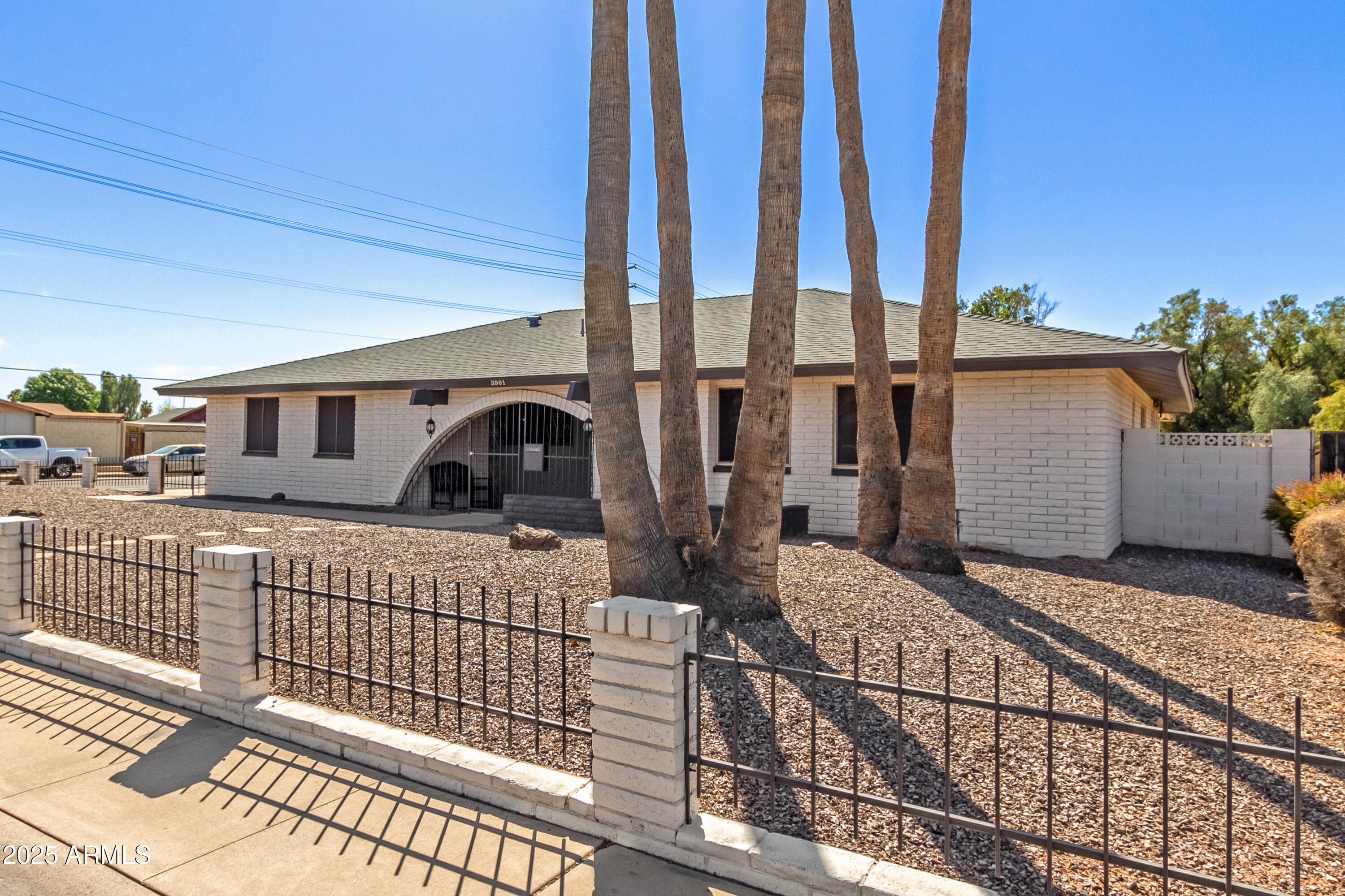 3901 West Davidson Lane Phoenix, AZ 85051 - Photo 9 of 43 CF039BAB-F0BC-4D7E-BBB9-F288E931513B