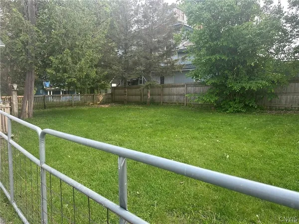 $1,800 | 423 West Main Street, Watertown, NY 13601