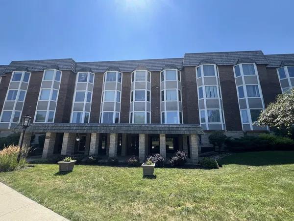 $239,000 | 500 Thames Parkway, Unit 1F, Park Ridge, IL 60068
