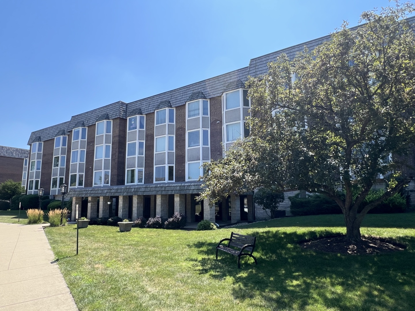500 Thames Parkway, Unit 1F Park Ridge, IL 60068 - Photo 2 of 32