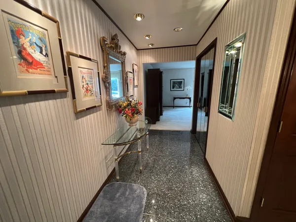 $239,000 | 500 Thames Parkway, Unit 1F, Park Ridge, IL 60068