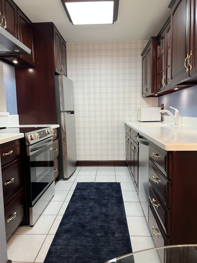 500 Thames Parkway, Unit 1F Park Ridge, IL 60068 - Photo 6 of 32