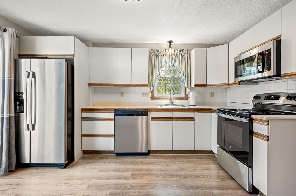 275 Sunderland Road, Unit 275 Worcester, MA 01604 - Photo 3 of 22 Gallery Image 3