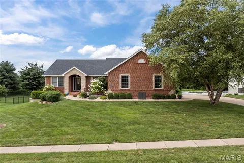 $589,900 | 1211 Highland Cir Drive, Wentzville, MO 63385