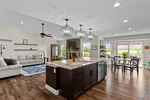 $589,900 | 1211 Highland Cir Drive, Wentzville, MO 63385