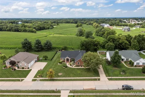 $589,900 | 1211 Highland Cir Drive, Wentzville, MO 63385