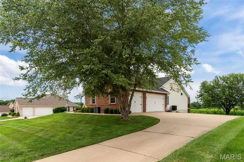$589,900 | 1211 Highland Cir Drive, Wentzville, MO 63385