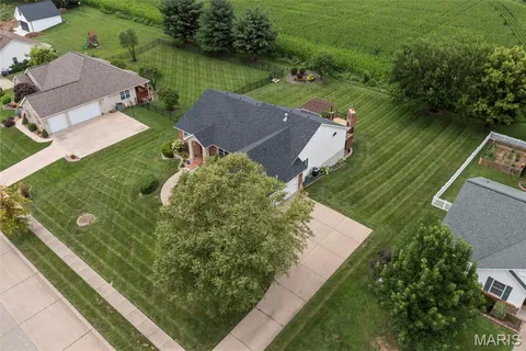 $589,900 | 1211 Highland Cir Drive, Wentzville, MO 63385