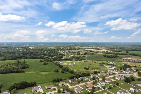 $589,900 | 1211 Highland Cir Drive, Wentzville, MO 63385