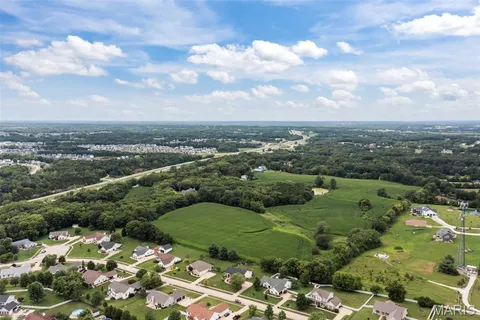 $589,900 | 1211 Highland Cir Drive, Wentzville, MO 63385