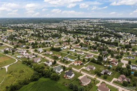 $589,900 | 1211 Highland Cir Drive, Wentzville, MO 63385