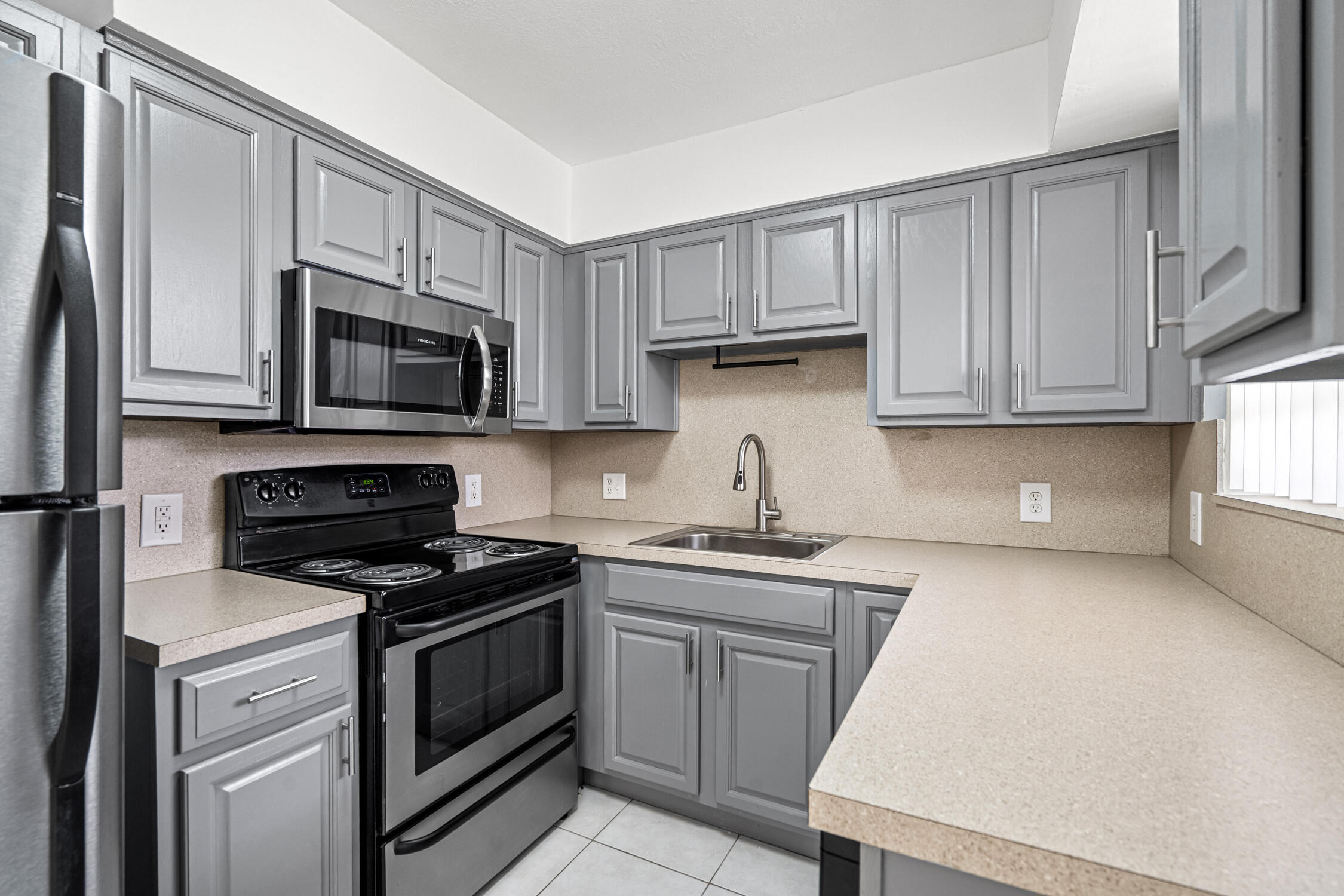 1908 Northwest 4th Avenue, Unit 107 Boca Raton, FL 33432 - Photo 6 of 12 DSC08513